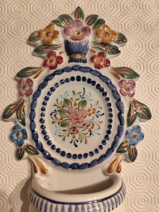 Pia de Água Benta de Valadares, a cerâmica de Gaia Pintura Manual