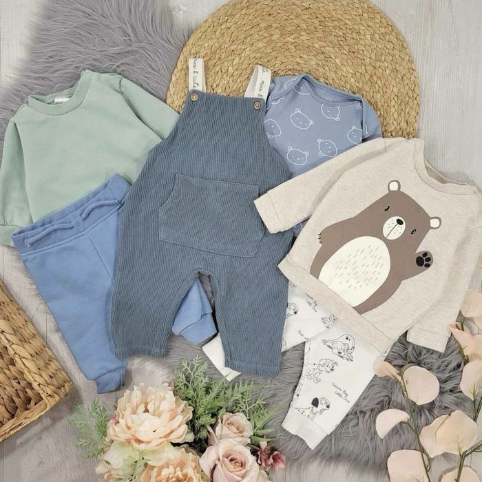 Набір одягу 0-3 місяці(кофточки, чоловічки, штанішки)