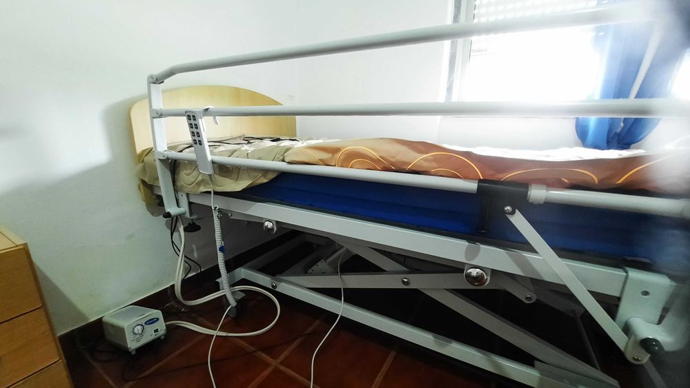 Cama articulada elevatória elétrica