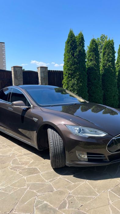 Tesla model S 60кВт 2013