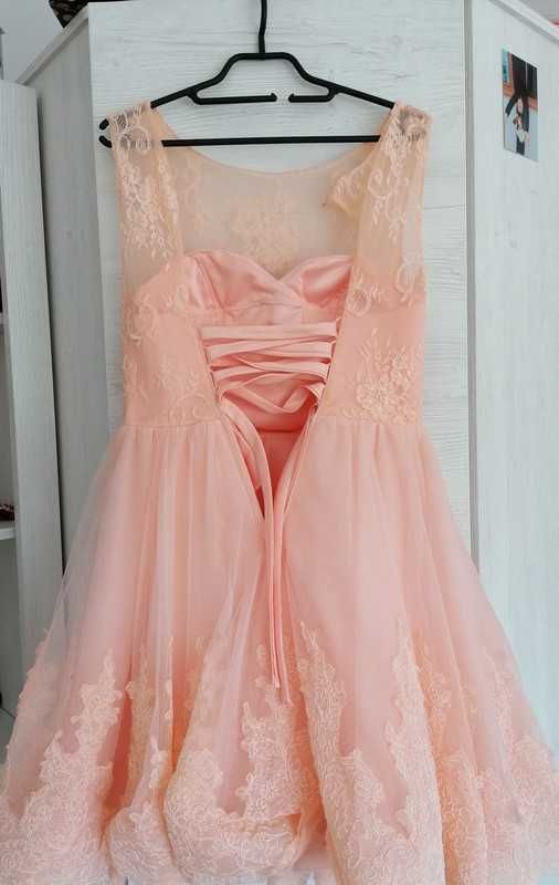 Różowa sukienka balowa