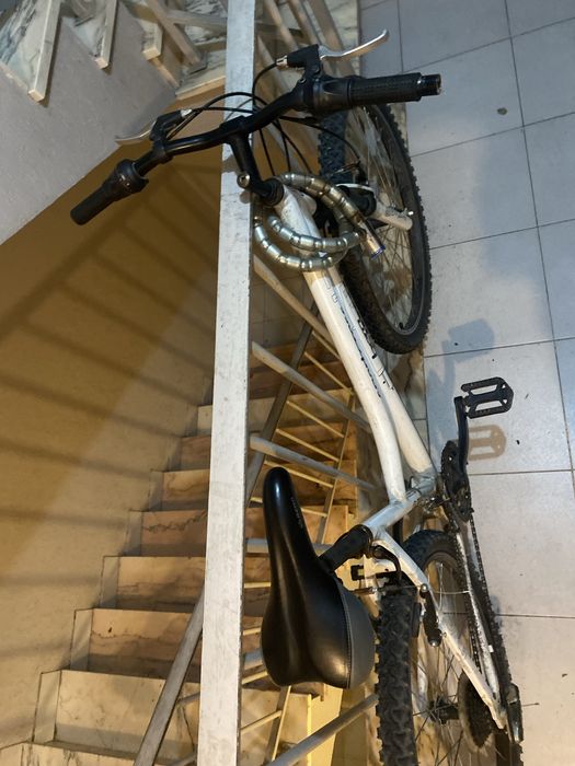 Bicicleta Boa e semi nova.