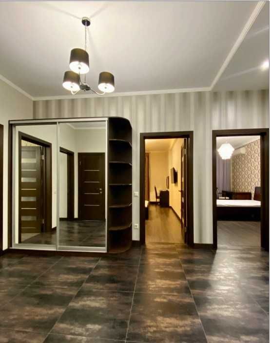 Без %. Центр. 3-кім. 140м2 м. Печерська. вул. Коновальця 36в