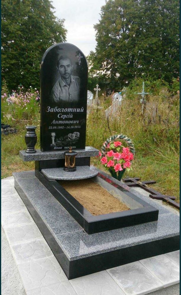 Памятник з установкою під ключ