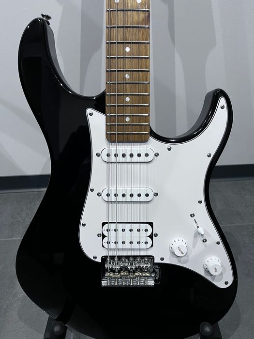 Yamaha Pacifica 012 nowe struny + kabel Fender i inne. Jak nowa.