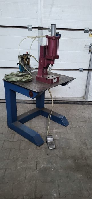 Prasa Pneumatyczna Berg & Schmid PND 85/S 8.5 kN stół warsztatowy