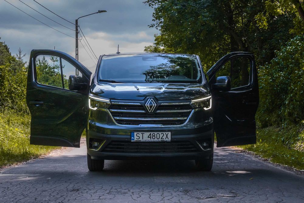 Wynajem busa 9-Osobowy Renault trafic long nowy