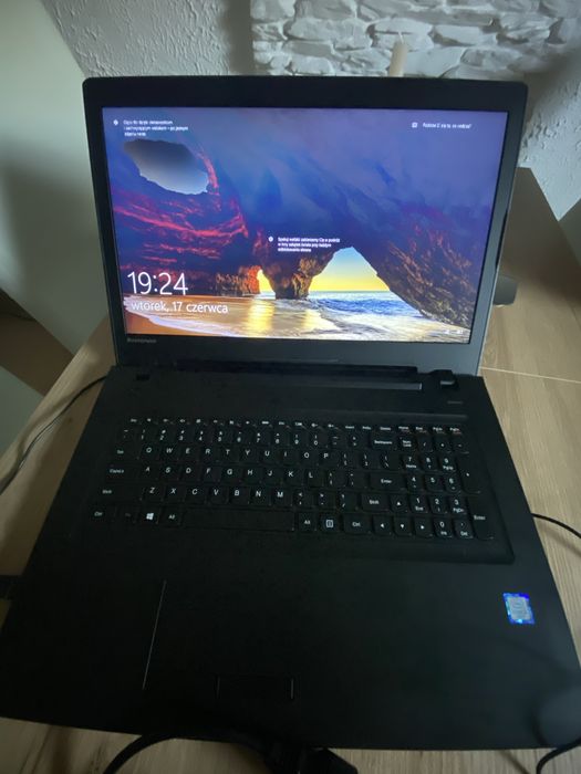 Laptop Lenowo 18 cali i5