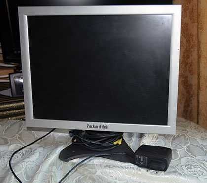 Монітор packard bell L15c.