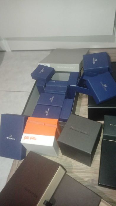 Продам коробочки брендовані