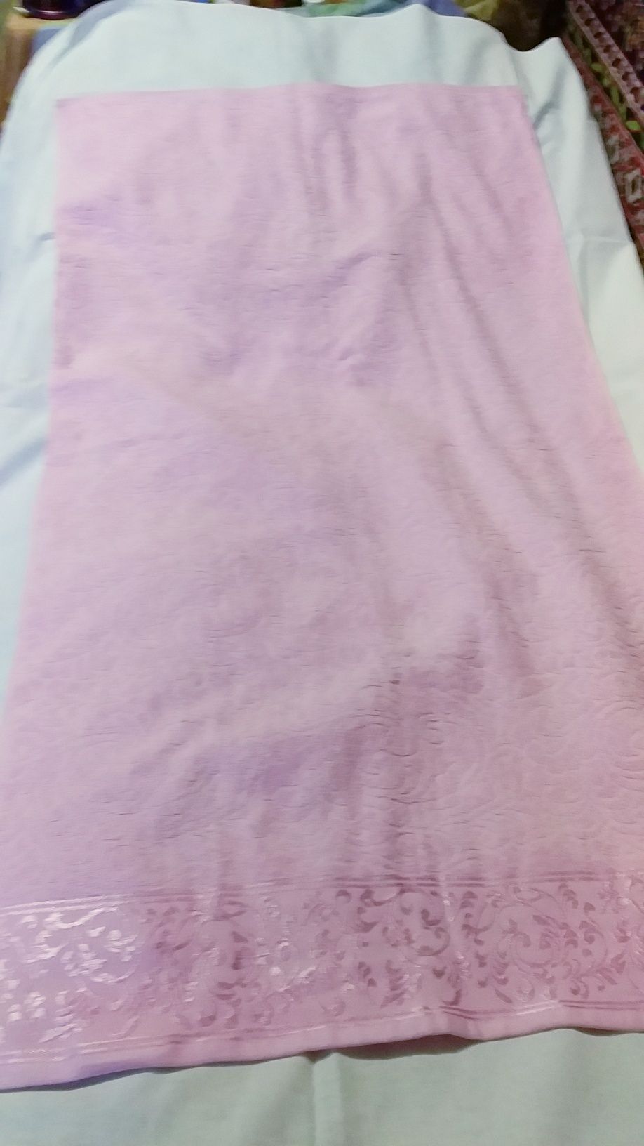 Махровое фирменное полотенце новое насыщено розового цвета