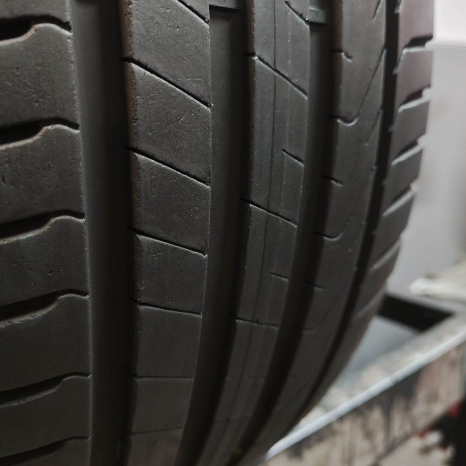 225/55/17 XL Sprzedam parę opon letnich Goodyear