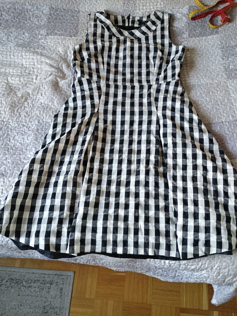 Sukienka Vintage, w czarno - białą kratkę.