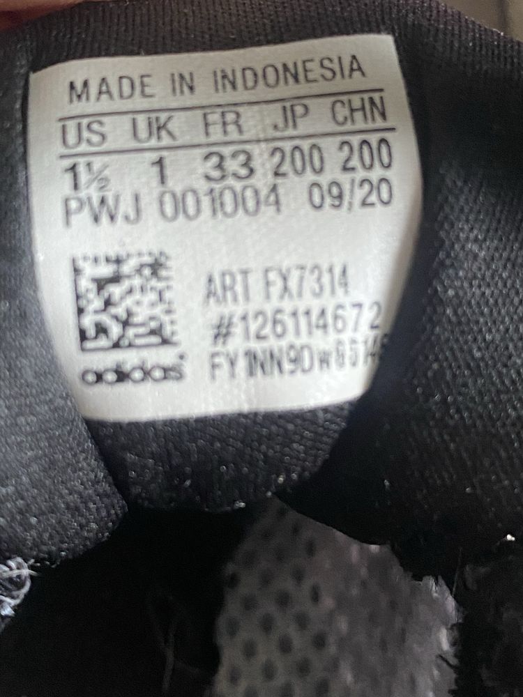 Buty adidas 33   .
