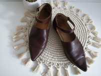 Suknia i buty do rekonstrukcji