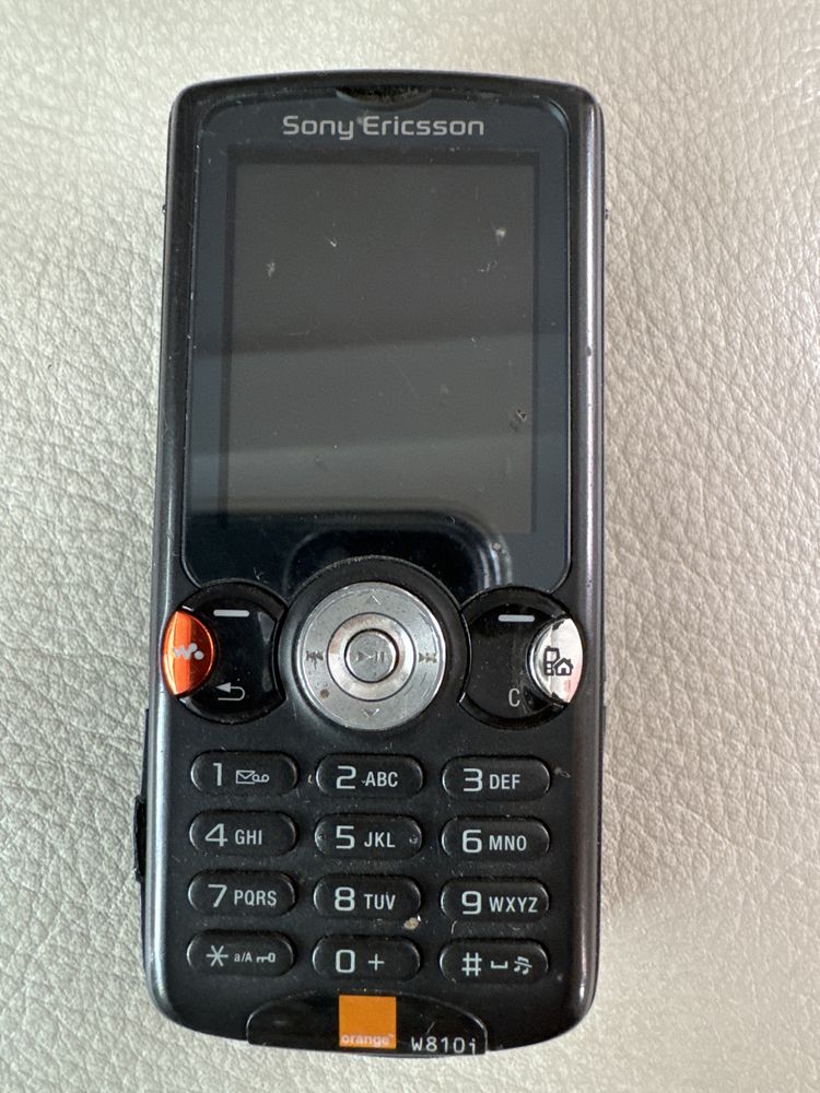 Stary telefon Sony Ericsoson nie wiem czy dziala