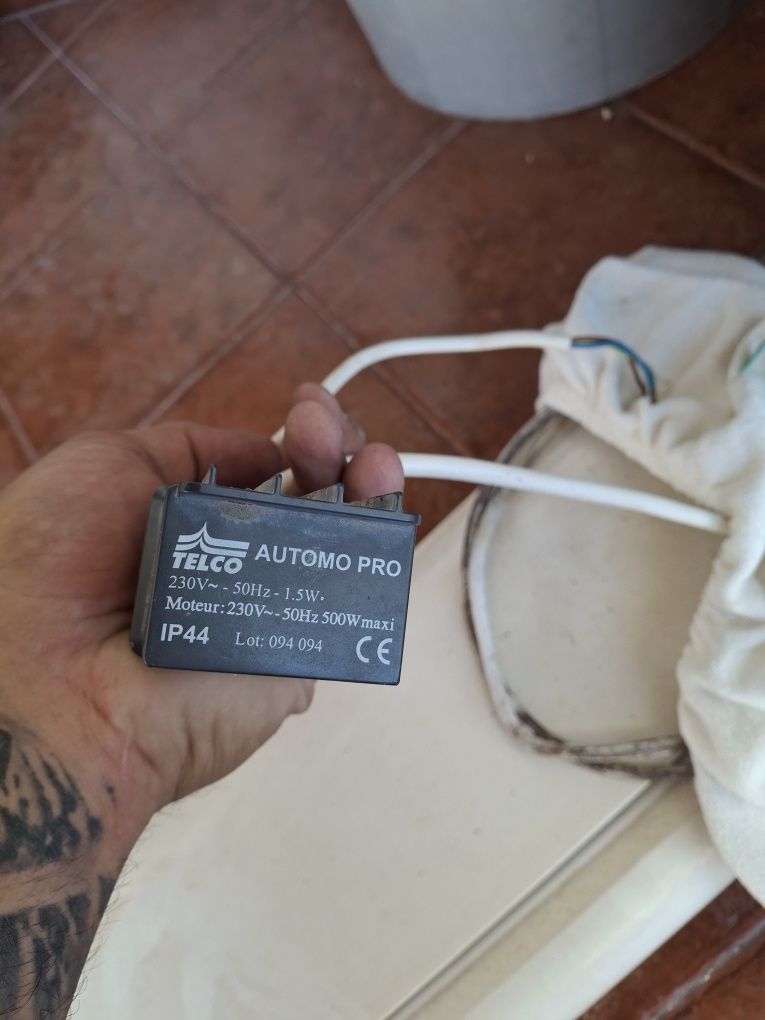 Toldo eléctrico usado
