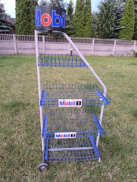 Regały, banery po sklepie motoryzacyjnym, reklama, stojaki Mobil,Bosch