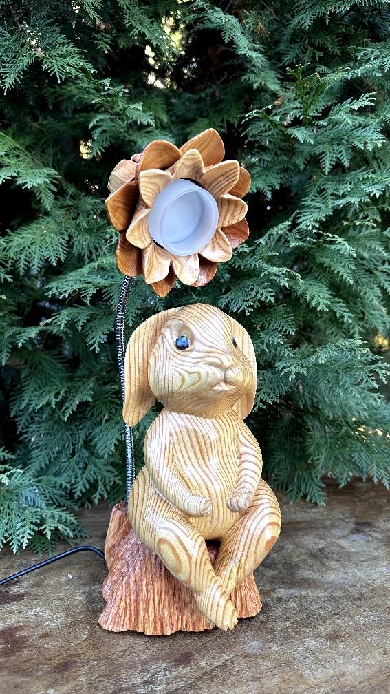 Lampa biurkowa ręcznie rzeźbiona