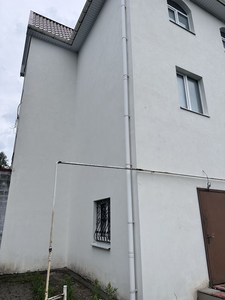 Продаж будинку за містом