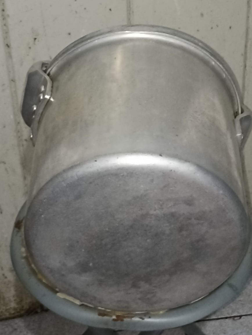 Panela de Pressão da Celar de 8 litros capacidade sem alcas