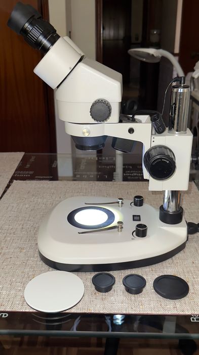 Miscroscópio estéreo binocolar giratório 360°