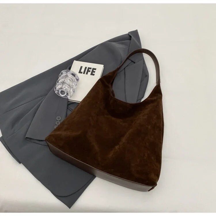Сумка замшевая, цвет; шоколад. Модная сумка 2024. Вместительная сумка.