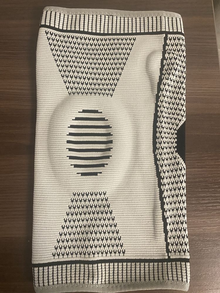 Продам наколенник.