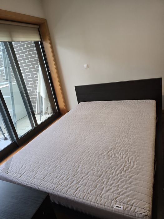 Cama Ikea Malm com colchão