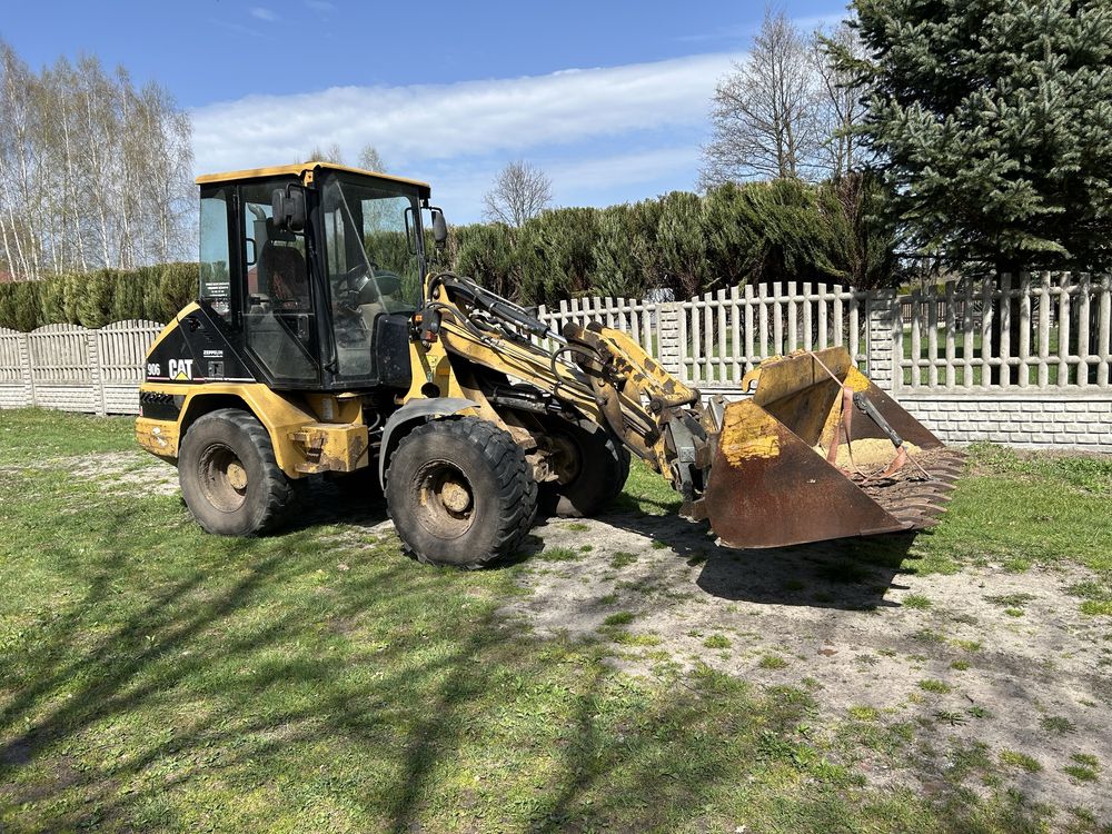 Ładowarka Cat 906 z 2005 roku
