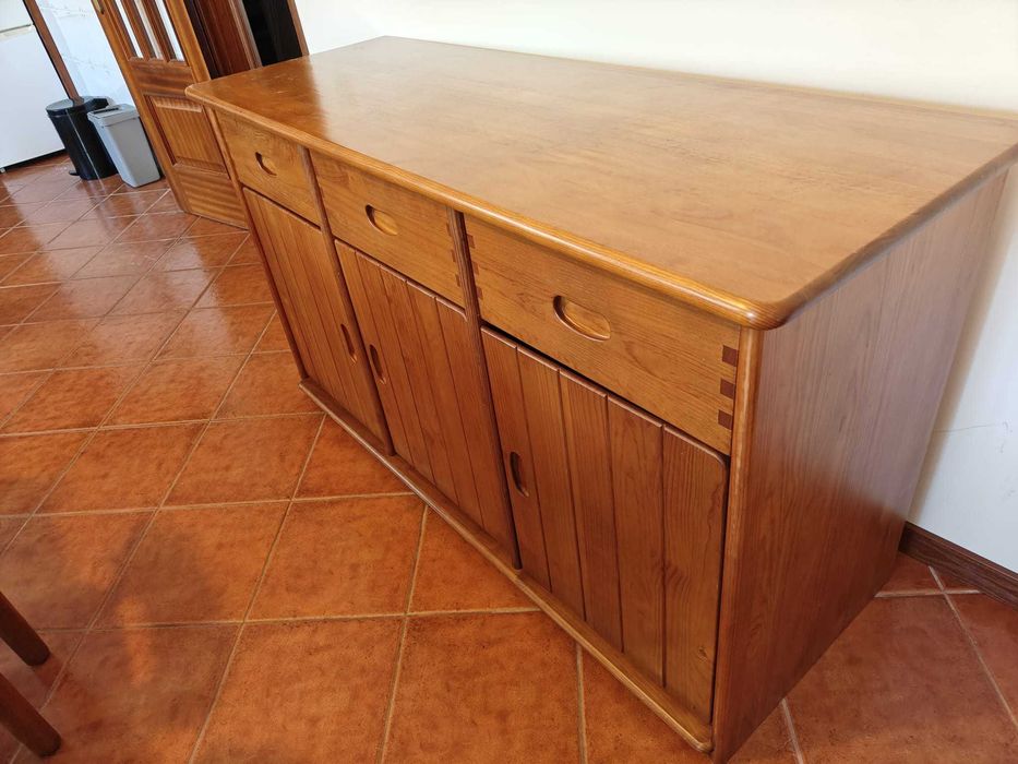 Aparador / Armário de Cozinha em Pinho Maciça – Excelente Estado