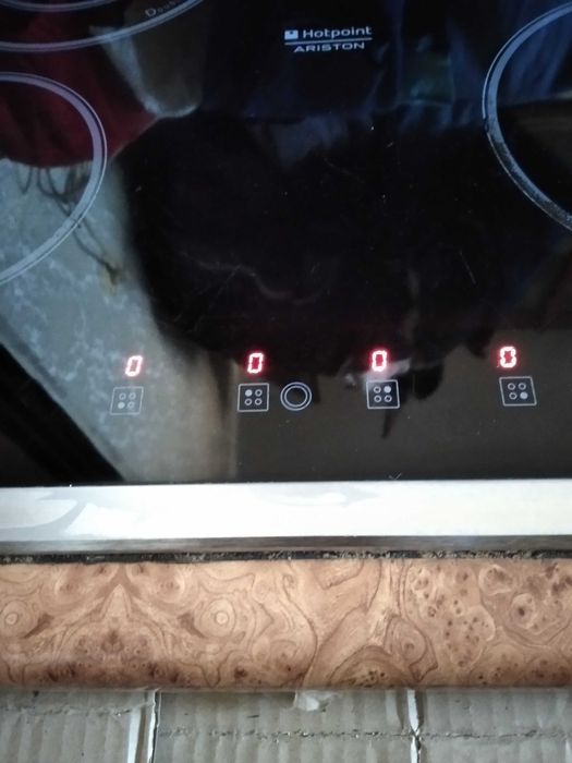 Варочна поверхня Hotpoint Ariston KRC 741 DZ