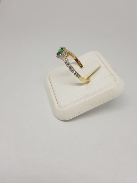 Złoty pierścionek z cyrkoniami złoto 585 Rozmiar 19