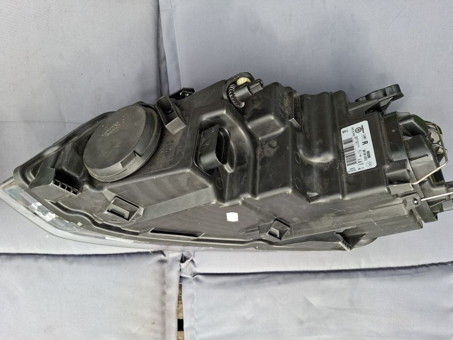 Lampy przednie reflektory polo 6R lewa prawa ładne Valeo oryginalne