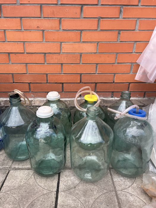 Продаются бутли для вина тільки на місці знаходження, без пересилки