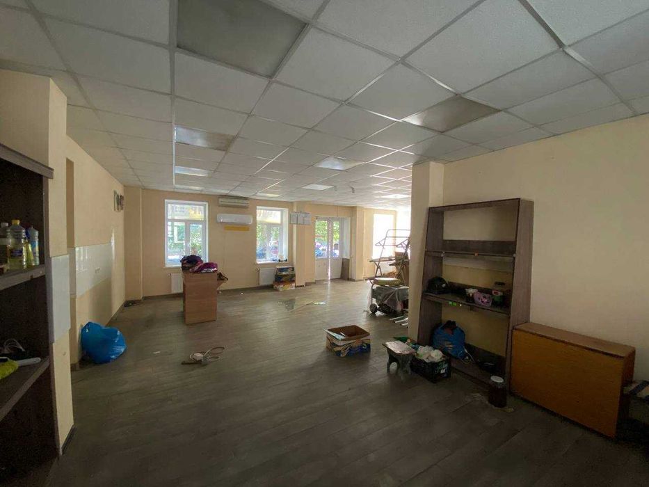 Центр Декабристів торгове приміщення 70 кв.м. прохідняк ремонт