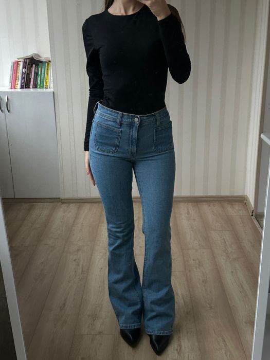 блакитні джинси кльош mango