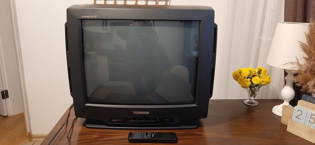 Продам телевізор Toshiba Colour TV model 2150XS