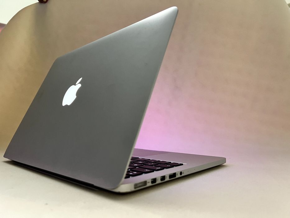 MacBook Pro 13” Retina (2015) • i5 • 8GB • 128GB