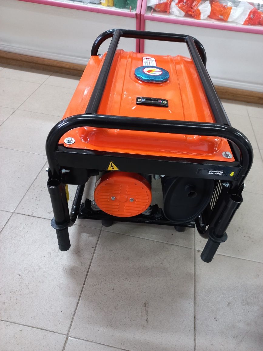 Продам елекрогенератор 3000 w