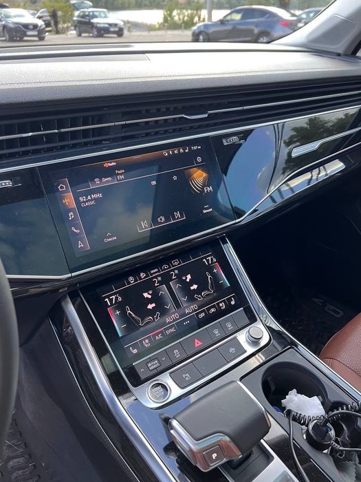 Audi Q7.Quattro Білого кольору кросовер