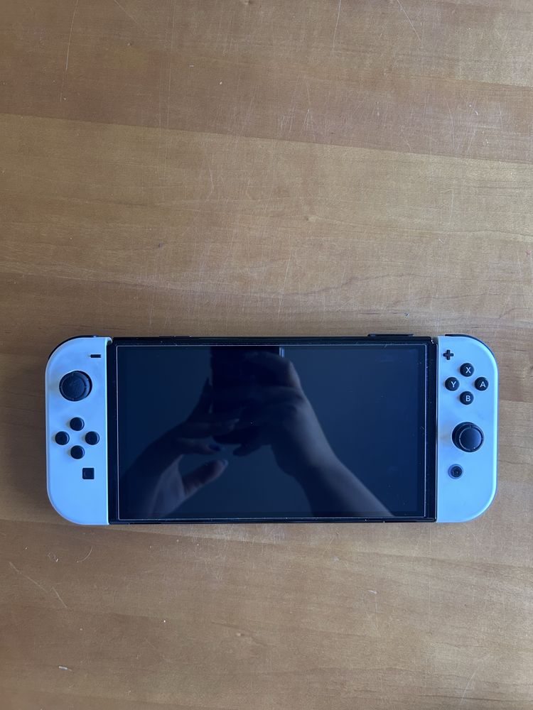 Venda de Nintendo OLED Switch com 3 comandos e acessórios