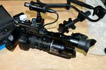 Kamera JVC GY-HM600E Pro, mikrofon bezprzewodowy, statyw naramienny