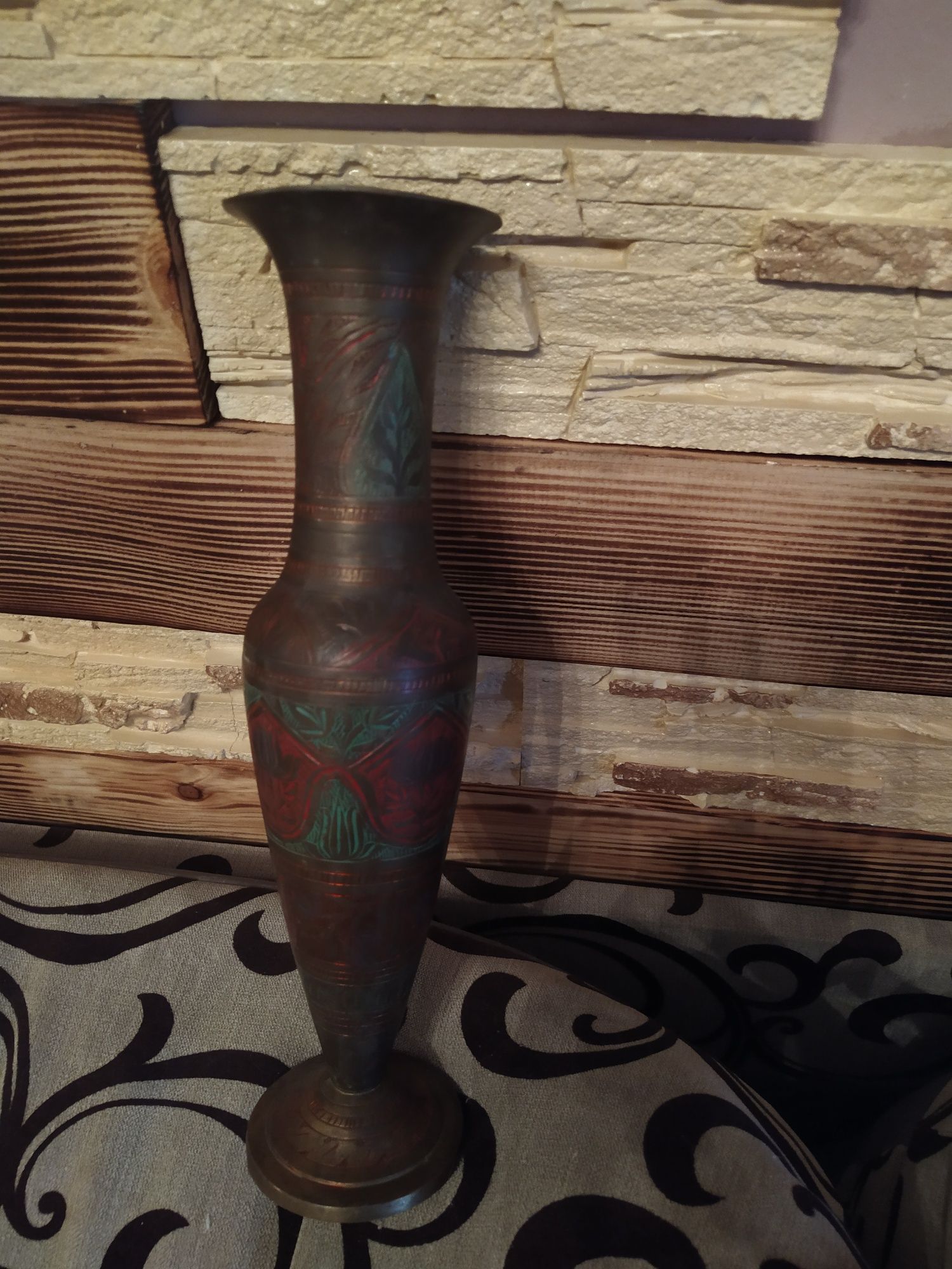 Симпатичная индийская ваза