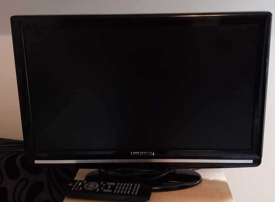Sprzedam mało używany telewizor LCD Hyundai HLH 22840 MP4
