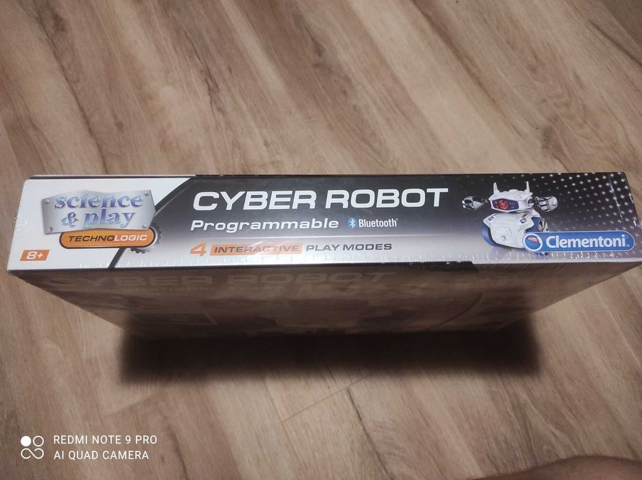 Cyber Robot z Bluetoothem