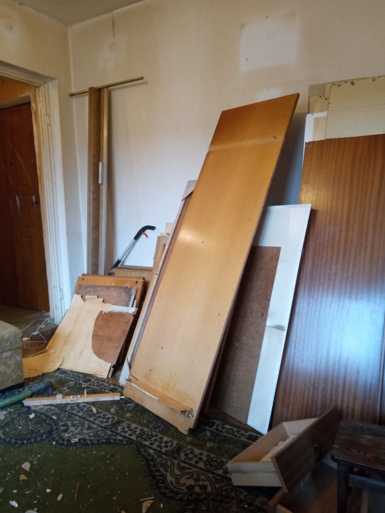 Opróżnianie Mieszkań Domów Strychów Piwnic Garaży,Wywóz Gratów Mebli