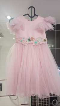 Sukienka dla dziewczynki na wesele projektantki Apiny Mróz