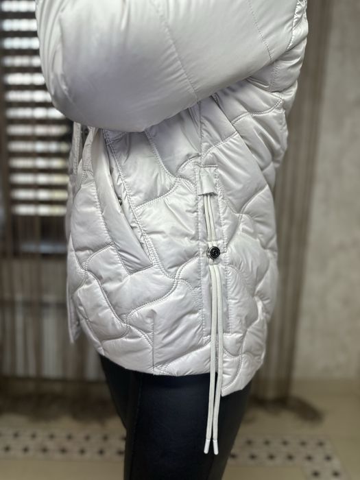 Жіноча стьобана куртка демісезон