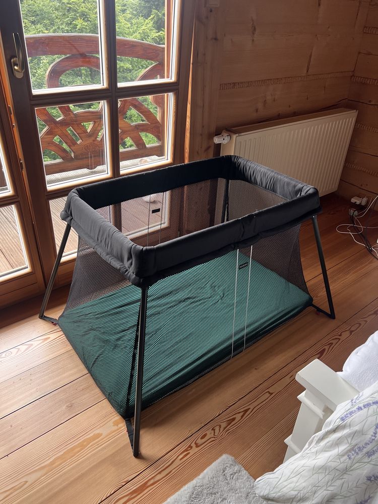 Łóżeczko turystyczne BABYBJÖRN Light – czarne